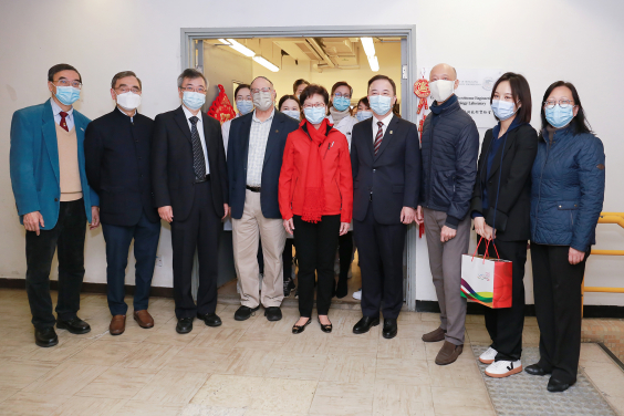 Chief Executive Mrs Carrie Lam visits the Environmental Microbiome Engineering and Biotechnology Laboratory at HKU